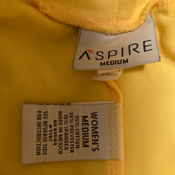 NWT Workout shorts and top and yellow white and mint green - Picture 5 of 7